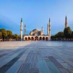 The Ultimate Guide to Istanbul: 10 Must-See Spots for Every Hour of the Day Sultanahmet Square 이스탄불